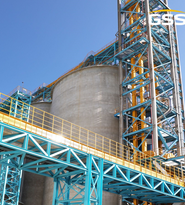 三托輥皮帶輸送機(jī)的結(jié)構(gòu)相對簡單，維護(hù)保養(yǎng)相對容易，成本較低